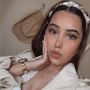 Meet your Posher, Pearl